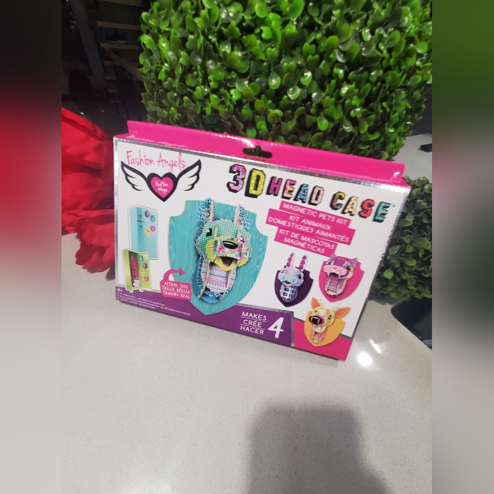 NWT FASHION ANGELS 3D head case